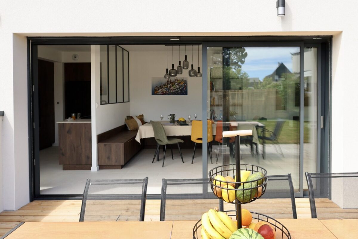 16 triliv maison vacances terrasse piece de vie etel