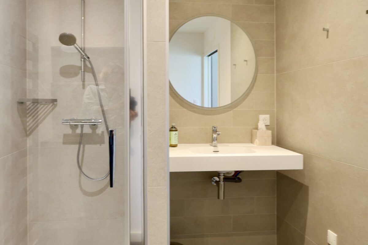triliv salle eau prive douche miroir vacances morbihan